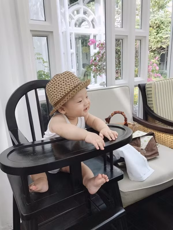 Sau một thời gian "giấu con", Ly Kute tiếp tục chia sẻ hình ảnh của con trai.