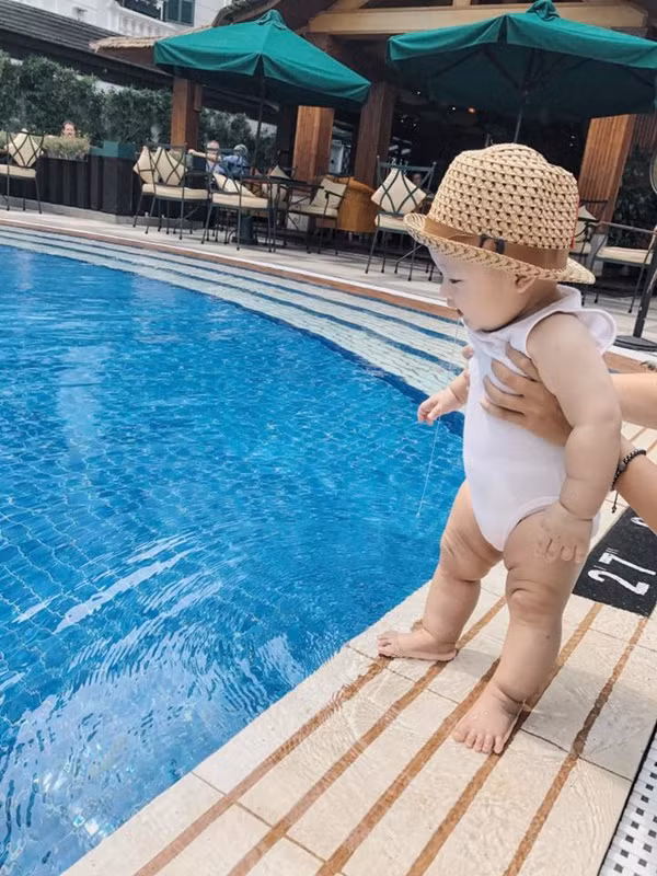 Được biết, cho đến thời điểm hiện tại, Mạc Hồng Quân vẫn chưa được gặp bé Khoai Tây. Trong khi đó, Kỳ Hân cũng đang mang thai ở những tháng đầu tiên của thai kỳ.