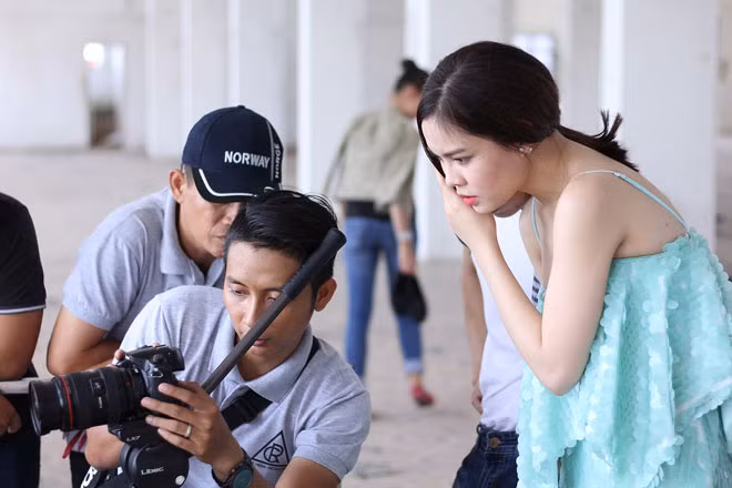 Đây là lần đầu tiên nhạc sĩ trẻ Đỗ Hiếu kết hợp cùng Giang Hồng Ngọc – Một nhân tố mới của âm nhạc Việt Nam, và ca khúc này cũng sẽ là một sản phẩm âm nhạc được đầu tư kỹ lưỡng về hình ảnh, hứa hẹn mang đến nhiều cảm xúc cho khán giả.