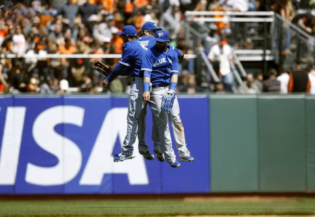Giờ có bay lên "cung trăng" thì anh em mình cũng đi cùng nhau.