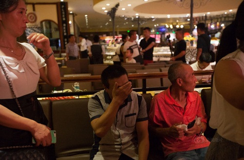 Khi sinh mệnh của người yêu đang dần mất đi, Bảo Đào vẫn luôn bên cạnh người yêu một tấc không rời. Bảo Đào nói: "Cho dù tôi có phải ngủ ngoài đường, tôi cũng không bỏ rơi cô ấy, tôi muốn ở bên cô ấy, mặc cho cô ấy chiếc váy cưới trắng bồng bềnh mà cô ấy luôn ước mơ".