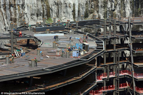 Công trình khách sạn Intercontinental Shimao được khởi công xây dựng vào năm 2013 và dự kiến hoàn thành vào năm 2017.