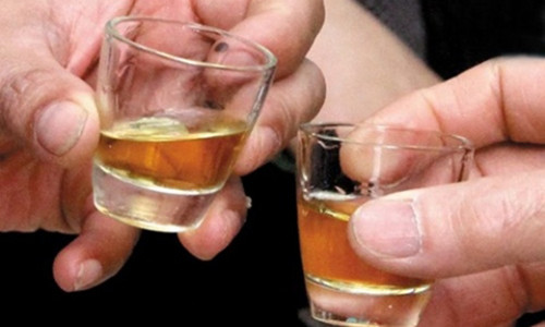 Chỉ vì chén rượu chia không đều Cường đã chém trọng thương Đức - Ảnh minh họa