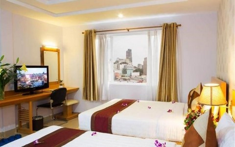 6. Khách sạn City Star (TP.HCM) Hạng sao: 2 Đại diện City Star cho rằng giải thưởng Best Hotel Awards là một ý tưởng tuyệt vời của Mytour Việt Nam Khách sạn City Star với hệ thống phòng nghỉ được thiết kế tinh tế, tiện nghi sẽ mang đến cho du khách không gian nghỉ ngơi, thư giãn lý tưởng sau một ngày làm việc hay du lịch căng thẳng, mệt mỏi. Khách sạn có 4 loại phòng: Standard, Superior, Deluxe và Family phù hợp với yêu cầu, mục đích khác nhau.