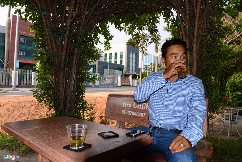 Quán cà phê này có khuôn viên đẹp, thoáng mát.