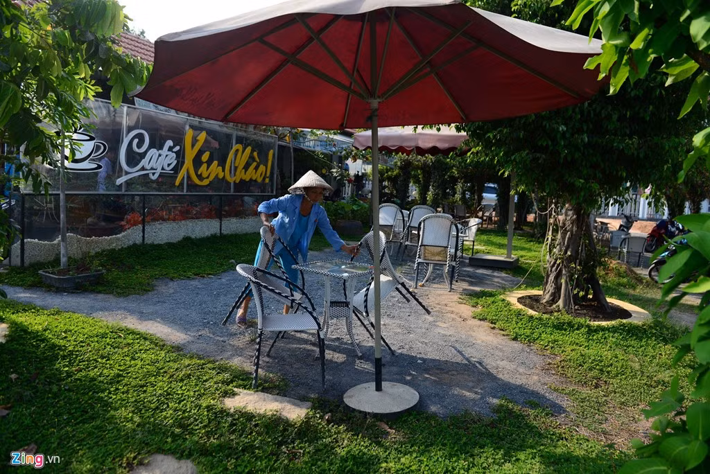 Địa chỉ của quán C12/26, khu phố 3, thị trấn Tân Túc, huyện Bình Chánh, TP HCM. Ngoài kinh doanh đồ uống còn có phục vụ ăn sáng, cơm trưa văn phòng.