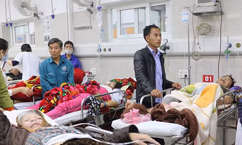 Bac si Ha Noi kho vi quy ong suc mieng moi ngay 1 lit ruou Tet