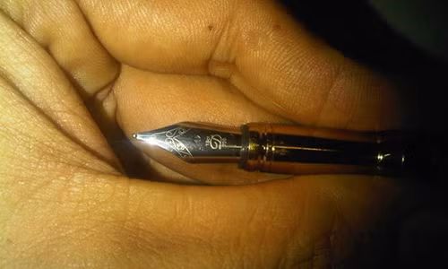 Nghich dai, nam sinh khien ban bi but dam tu mong den ruot