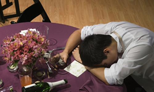 Meo dan gian chua say ruou ngay Tet