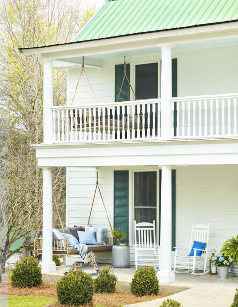 Không chỉ chú trọng đến hình thức, Holly cũng chú trọng đến chất lượng khi yêu cầu các kiến trúc sư sử dụng các vật liệu thân thiện với môi trường và chịu được thời tiết nóng bỏng ở vùng Nashville.