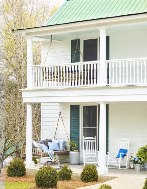 Không chỉ chú trọng đến hình thức, Holly cũng chú trọng đến chất lượng khi yêu cầu các kiến trúc sư sử dụng các vật liệu thân thiện với môi trường và chịu được thời tiết nóng bỏng ở vùng Nashville.