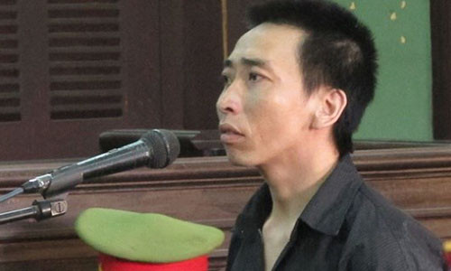 Be 12 tuoi bi yeu rau xanh hiep dam khi o nha mot minh