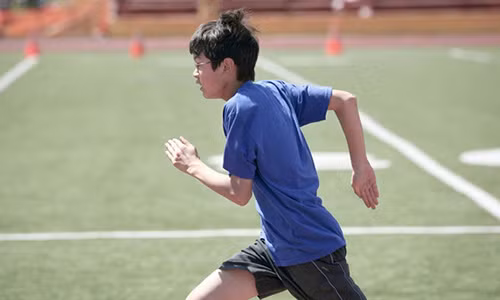 Xoan tinh hoan 540 do, be trai 11 tuoi phai cat bo mot ben