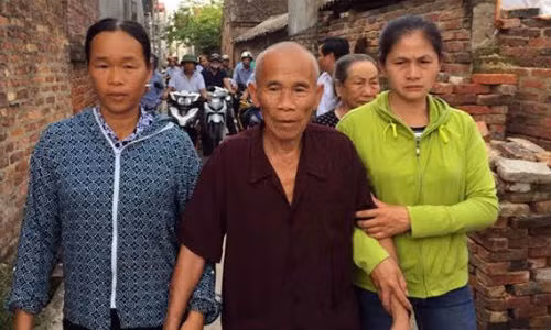 Cu ong bi oan sai 43 nam doi boi thuong 12 ty