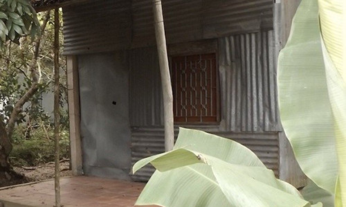 Ong lao danh mu mat nhan tinh vi dam...noi chuyen voi nguoi khac