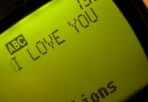 Còn chờ gì nữa mà không thử gửi chàng lời âu yếm “Em yêu anh" (Ảnh minh họa).