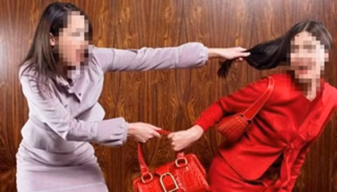 Cuoi ra nuoc mat doc chieu can tinh chong cu