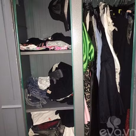 Tủ quần áo được hot girl Linh Miu sắp xếp khá gọn gàng.