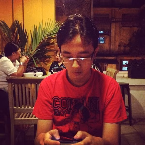 Mặc dù có chị gái là người nổi tiếng nhưng Trung Hiếu, em trai Midu lại rất ít khi xuất hiện trước báo giới và không được mọi người chú ý nhiều.