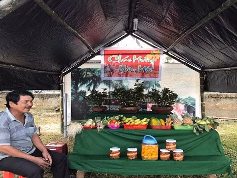 Được biết, BTC cũng sẽ tổ chức đấu giá cây quật cảnh nhằm gây quỹ để hỗ trợ các hộ nghèo, hộ cận nghèo tại địa phương có được ngày tết vui tươi đầm ấm và tạo điều kiện để nghề trồng quất cảnh, hoa cảnh ngày càng phát triển, tiêu thụ được nhiều sản phẩm.