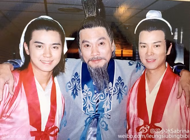 Hai học trò ưu tú bên thầy giáo do Ngô Mạnh Đạt đóng. Ngoài đời, La Chí Tường và Trần Gia Huy hiện hiếm khi liên lạc với Ngô Mạnh Đạt.