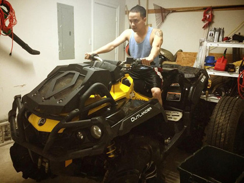 Chiếc xe mà Cao Thái Sơn được tặng là Lexus LS 460, có giá khoảng 4 tỷ đồng. Đây là một trong những mẫu xe sang với không gian nội thất rộng rãi, sang trọng có mặt tại Việt Nam từ năm 2006. Sau một thời gian suy nghĩ và biết được danh tính người tặng, Cao Thái Sơn quyết định trả lại món quà. Anh chia sẻ trên trang cá nhân: "Sơn đã biết người tặng và có hứa là sẽ không tiết lộ danh tính của người này. Sơn hy vọng tình cảm của Sơn và người đó vẫn tốt đẹp theo một cách tự nhiên nhất chứ không phải được cân đo bằng một chiếc xe hơi hay với bất kỳ một giá trị vật chất nào khác".