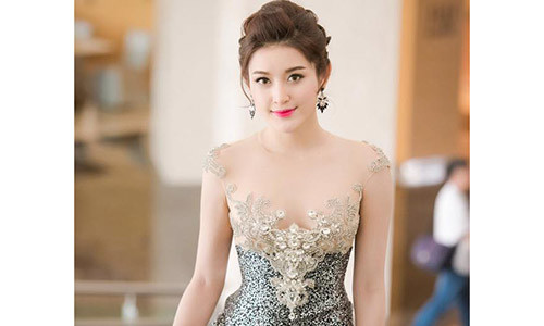 Á hậu Huyền My ngày càng xinh đẹp và rất lộng lẫy.