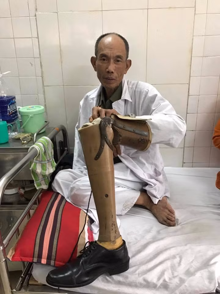 Doi tuong danh thuong binh gia nhap vien la hai cha con-Hinh-2