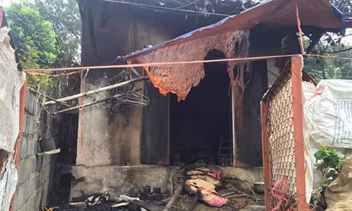 Bat ngo tat axit hang xom roi ve dot nha tu tu