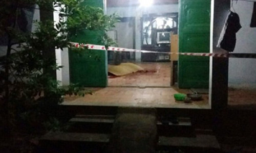 Dam loan xa vi thay vo om ong hang xom trong dem