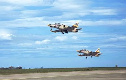 Biên đội bay L39 xuất kích.