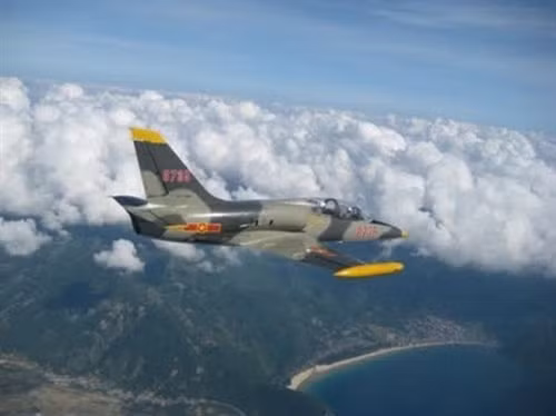 Những cánh bay làm chủ bầu trời Tổ quốc thân yêu.