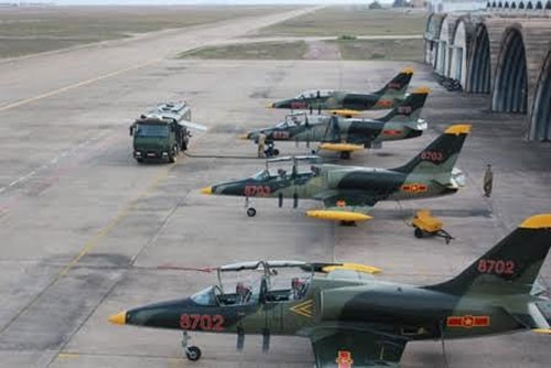 Nạp dầu sau mỗi chuyến bay.