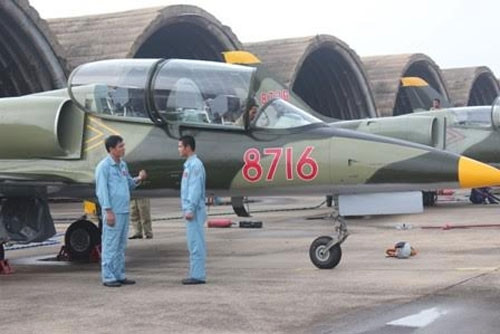 Giảng bình, rút kinh nghiệm sau mỗi chuyến bay.