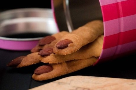 Bánh ngón tay trong ngày Halloween.