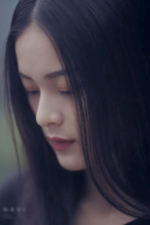 Hiện tại, Hạ Vi đang được trông chờ sẽ trở thành "ngọc nữ" mới của làng điện ảnh Việt Nam. Mới đây, cô tham gia dự án phim điện ảnh Tấm Cám của Ngô Thanh Vân với vai diễn chính là Tấm.