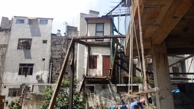 Ngôi nhà này có thể nghiêng đến 10 cm.