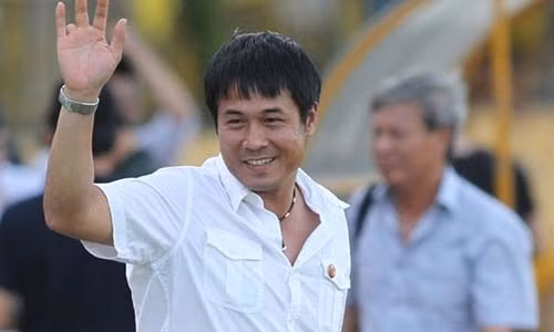 Bàn tay của HLV Nguyễn Hữu Thắng bị khuyết 1 ngón.