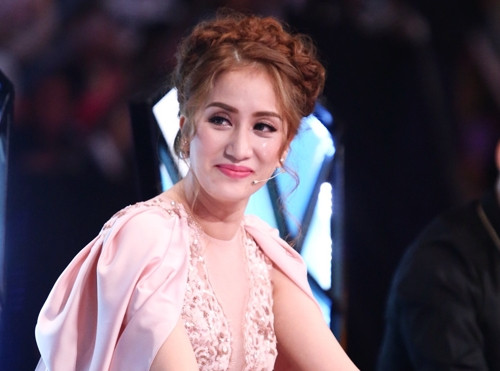 Nữ hoàng dance sport Khánh Thi đắt show trên ghế nóng.