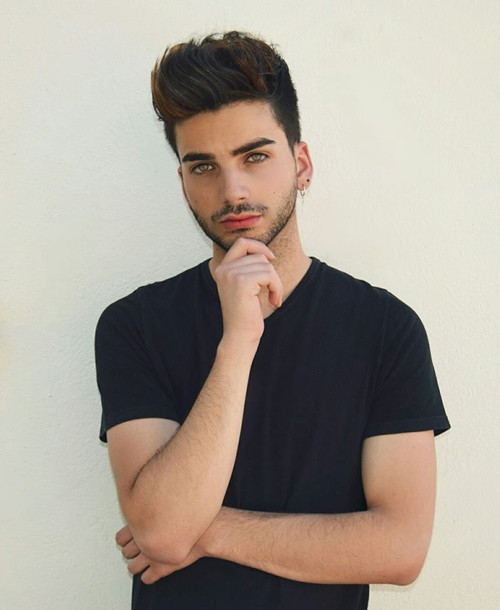 Đôi mắt xanh quyến rũ của chàng trai đến từ Tây Ban Nha.