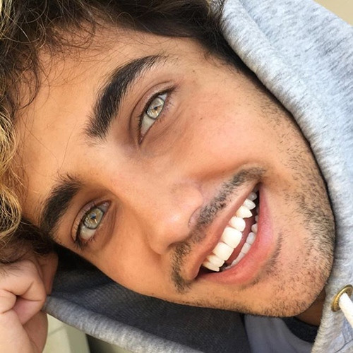 5. Lauko Lauko là chàng trai đến từ nước Đức sở hữu Instagram với hơn 214.000 theo dõi. Anh chàng gây thiện cảm ngay từ những bức ảnh đầu tiên với nụ cười rạng rỡ, đôi mắt xanh to tròn luôn lấp lánh cùng mái tóc xoăn lãng tử.