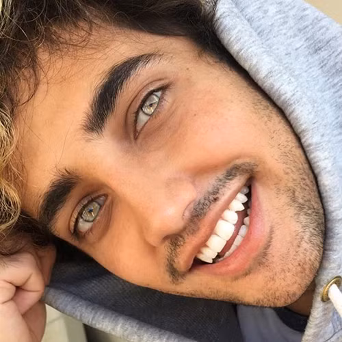 5. Lauko Lauko là chàng trai đến từ nước Đức sở hữu Instagram với hơn 214.000 theo dõi. Anh chàng gây thiện cảm ngay từ những bức ảnh đầu tiên với nụ cười rạng rỡ, đôi mắt xanh to tròn luôn lấp lánh cùng mái tóc xoăn lãng tử.