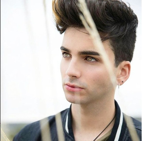 Dù để râu quai nón hay không, chàng trai sinh năm 1994 vẫn chiếm được trái tim các cô gái trẻ.