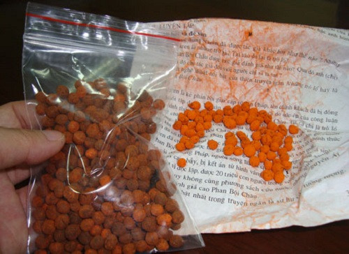 Dùng thuốc cam mẹ tự chế, bé gái 6 tháng tuổi nhập viện.