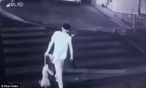 Phan no canh dung cung ten ban chet cho cho vui o TQ