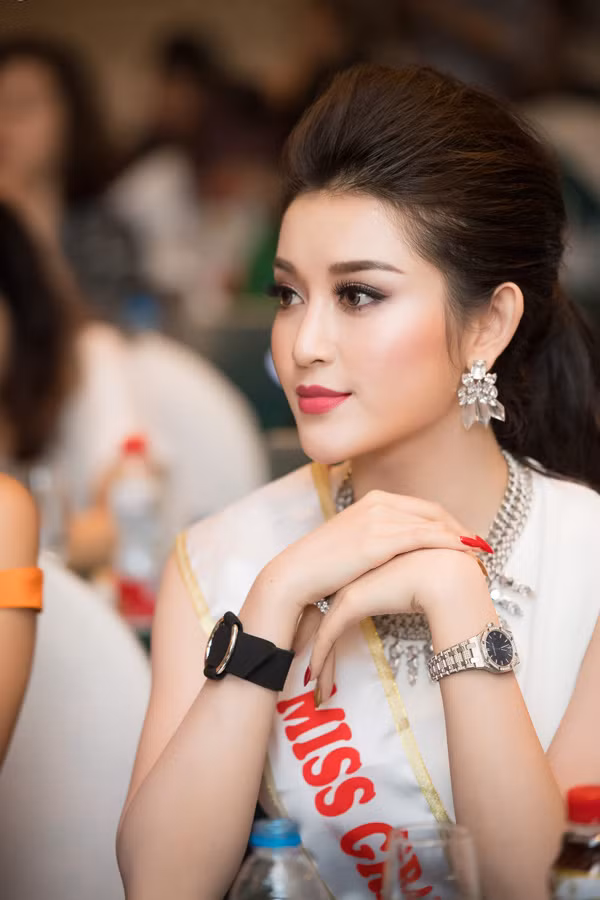 Bi che thu dong, Huyen My khoe clip "tam" voi Top 5 Miss Grand