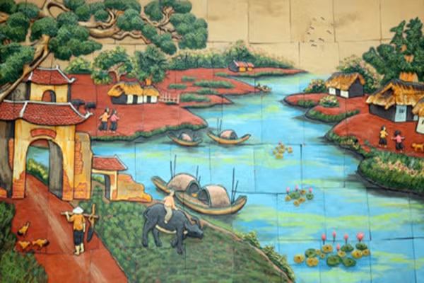 Người đưa ra ý tưởng thiết kế con đường này cho biết vì quá nhàm chán với những hình ảnh quảng cáo sơn vẽ nham nhở trên tường nên bà đã lên kế hoạch thực hiện bức tranh gốm đầu tiên về cảnh làng quê. Sau khi bức tranh đầu tiên hoàn thành, các hộ khác cũng tiến hành thực hiện theo, tạo thành một con đường tranh gốm đồng bộ kéo dài, vô cùng độc đáo và sinh động.