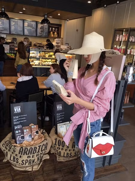 Hình ảnh Kiều Ngân với khuôn mặt sưng vù.