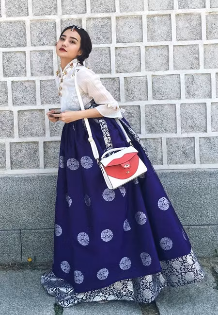 Bộ ảnh xinh đẹp của cô nhận được nhiều lời khen ngợi