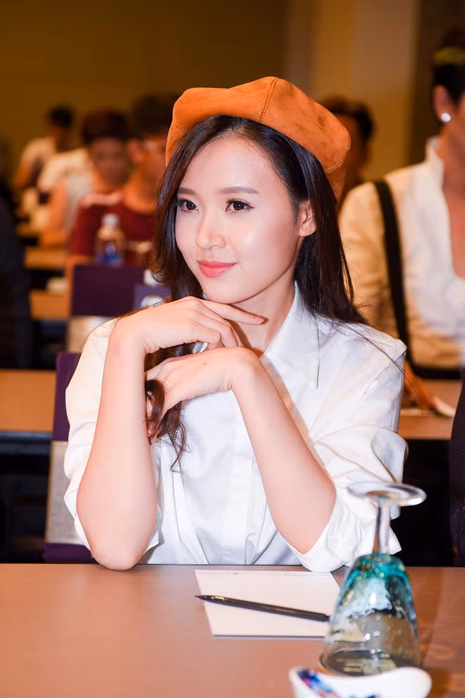 Hot girl một thời tâm sự, cô nhận được 10 kịch bản thì tất cả đều là những vai trong sáng nên khó thay đổi hình tượng nhân vật. Nhưng ở phim này, Midu được chia làm 2 giai đoạn, lúc học sinh và đến khi trưởng thành nên cô tự tin mang đến những chuyển biến tâm lý phức tạp hơn.